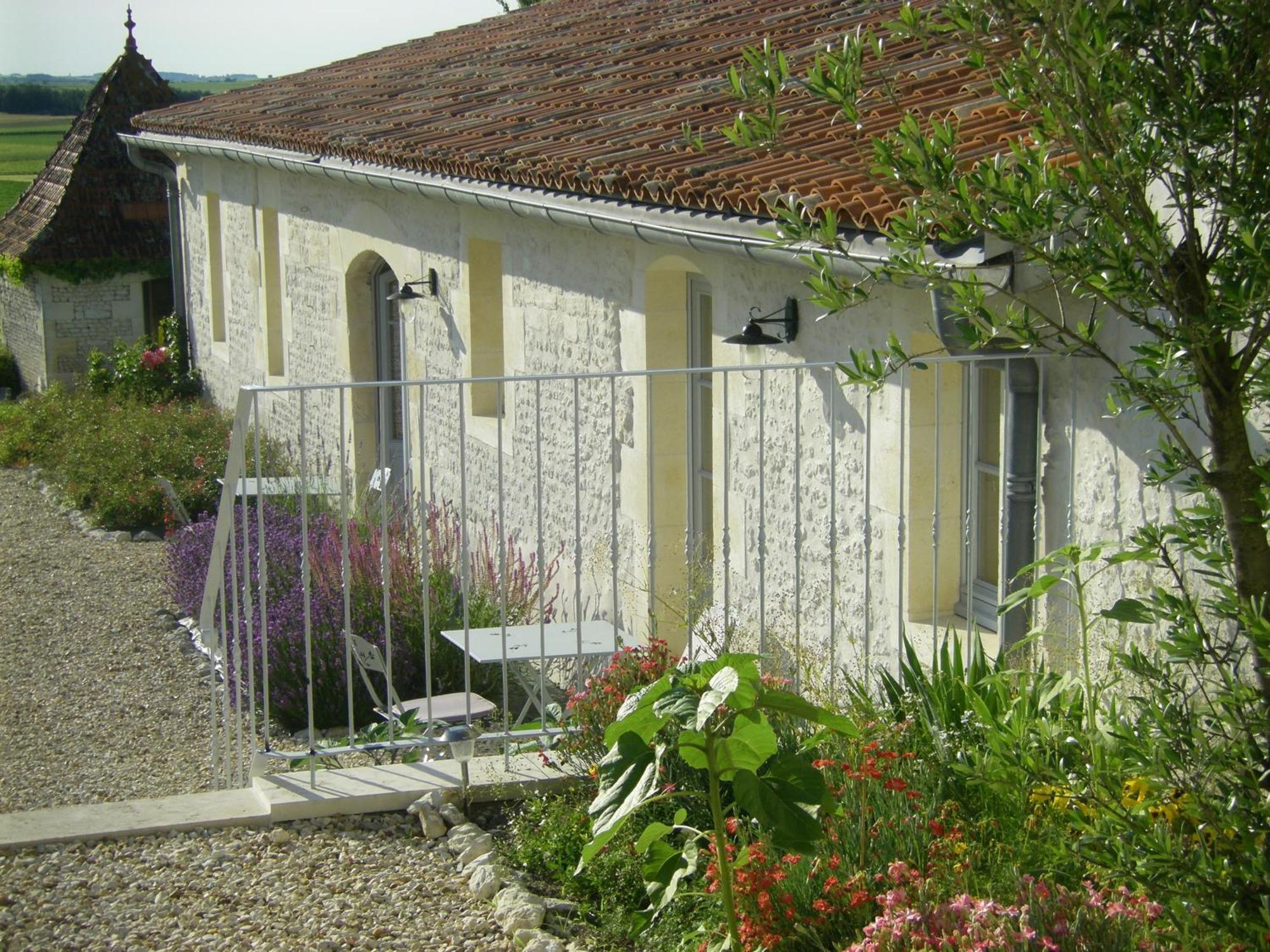 Chambre D'Hotes Clos Des Pierres Blanches Brie-sous-Archiac Exterior photo